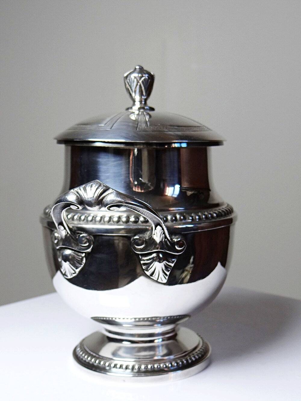 Elegant silver-plated sugar bowl from the 1880-1930 period.