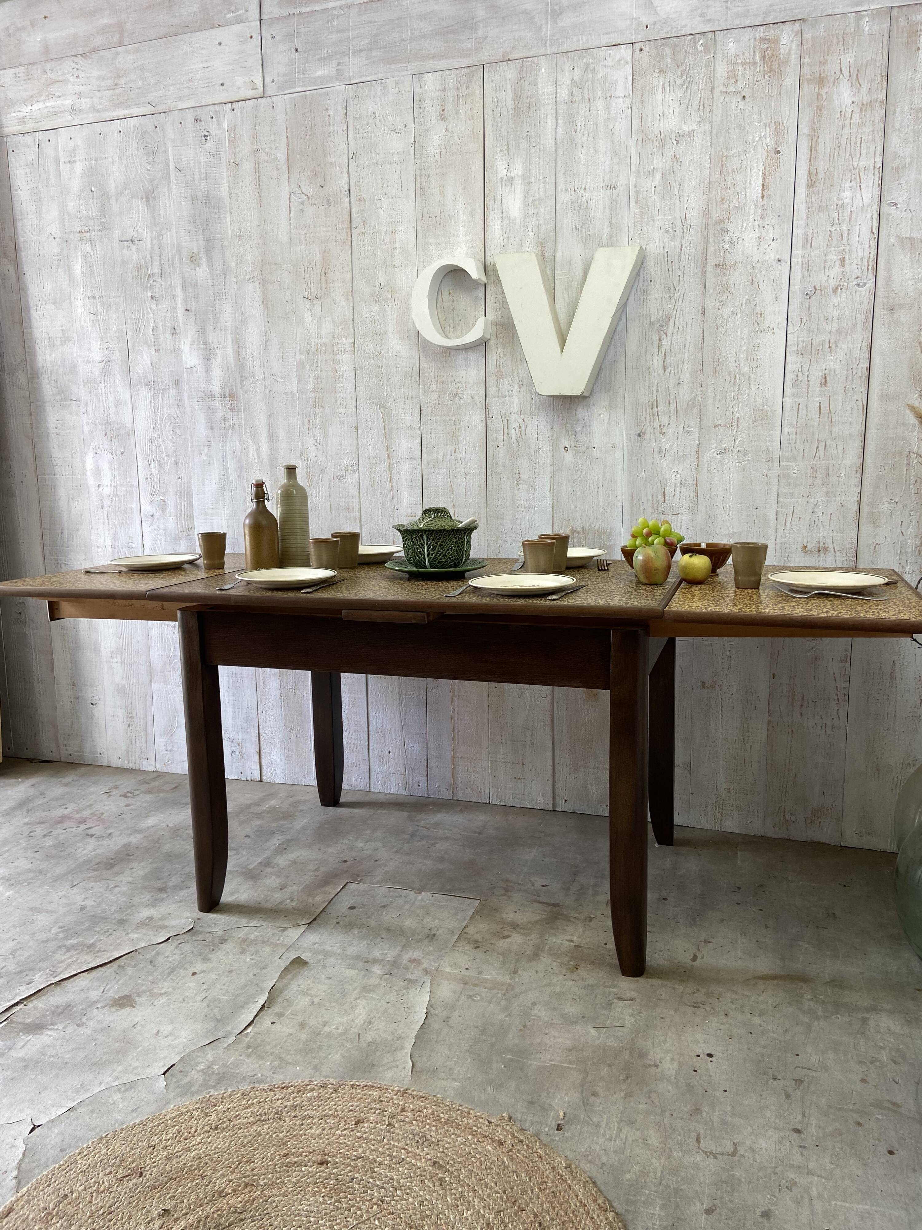 Extendable farm table