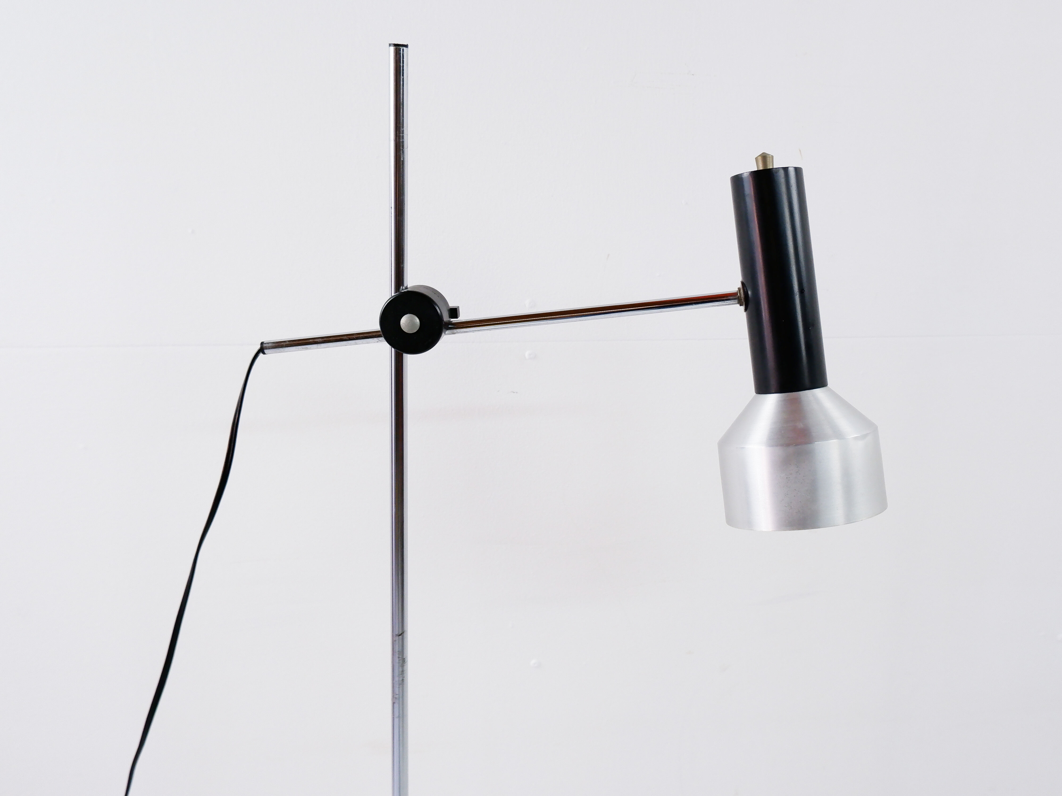 Adjustable pendalarm floorlamp, 1960s