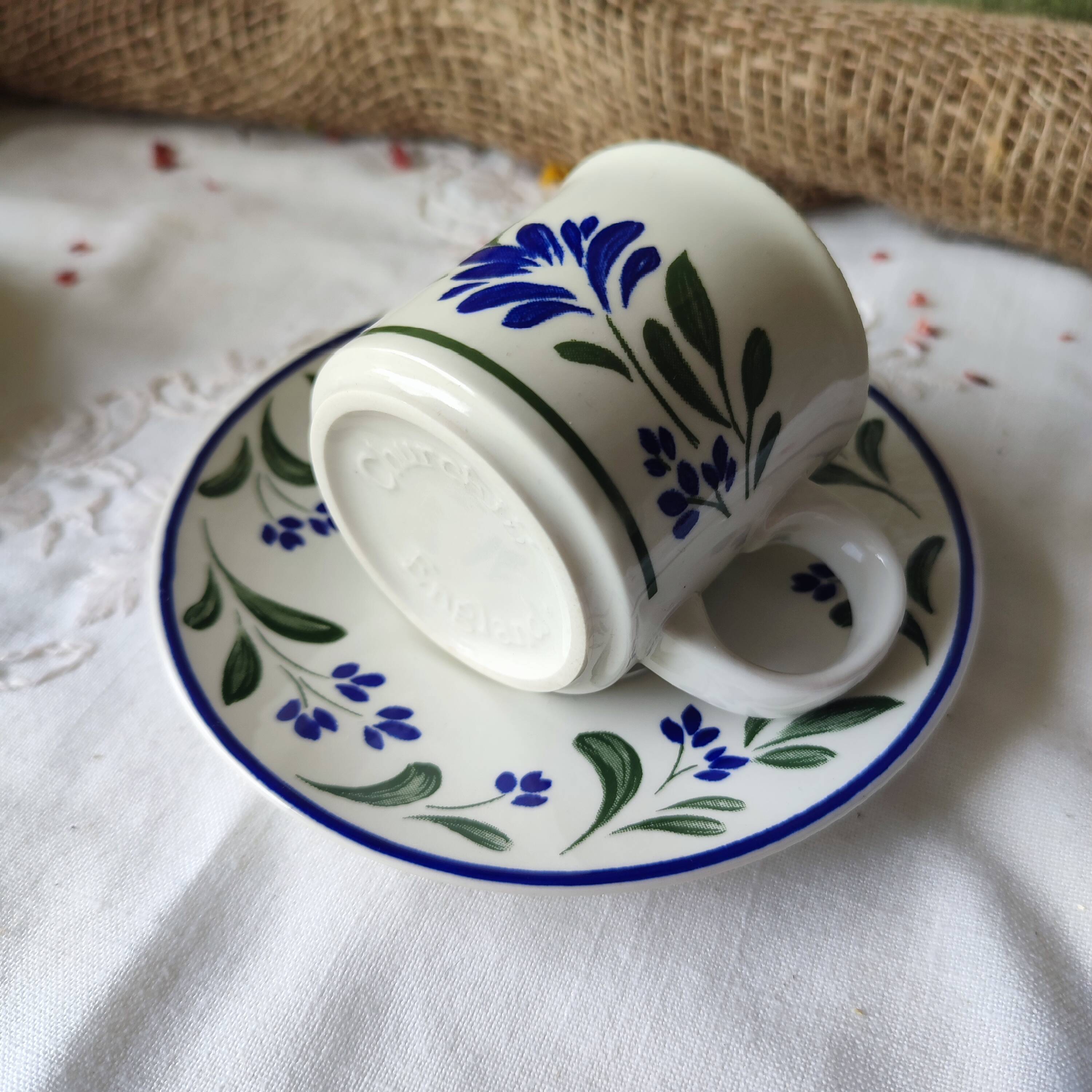 Set of 6 vintage Churchill England cups and saucers – Floral design