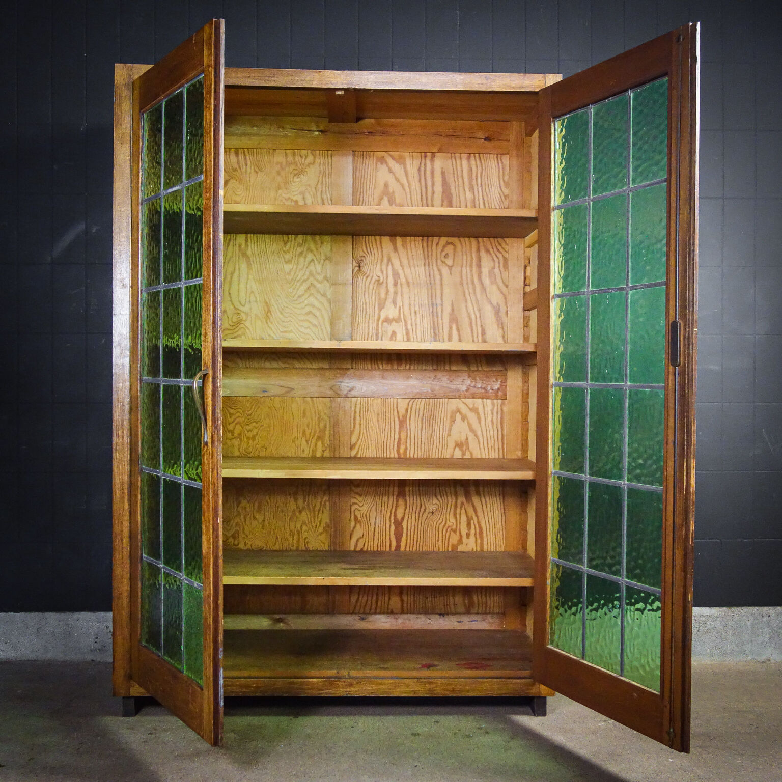 Bibliothèque antique avec portes en verre souillé Brun / Vert - années 1920