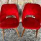 Paire de chaises Achille Decommere en fausse fourrure rouge et pieds compas en bois