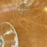 2 wine glasses