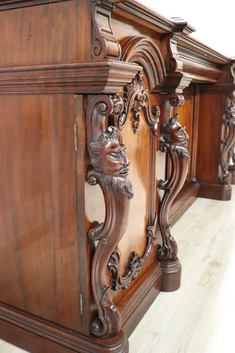 Enfilade En Bois Sculpté