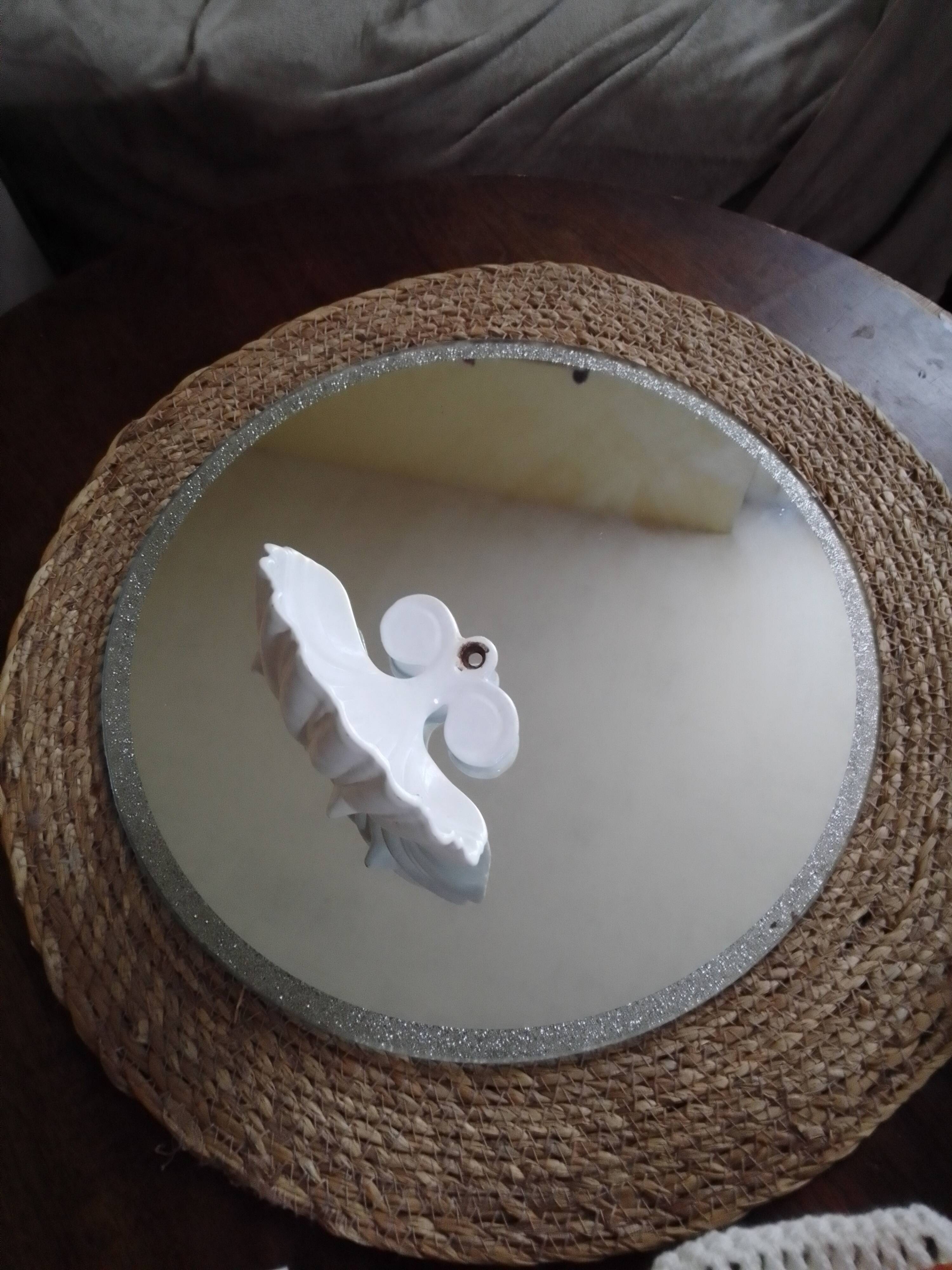 Enamelled cast iron soap dish