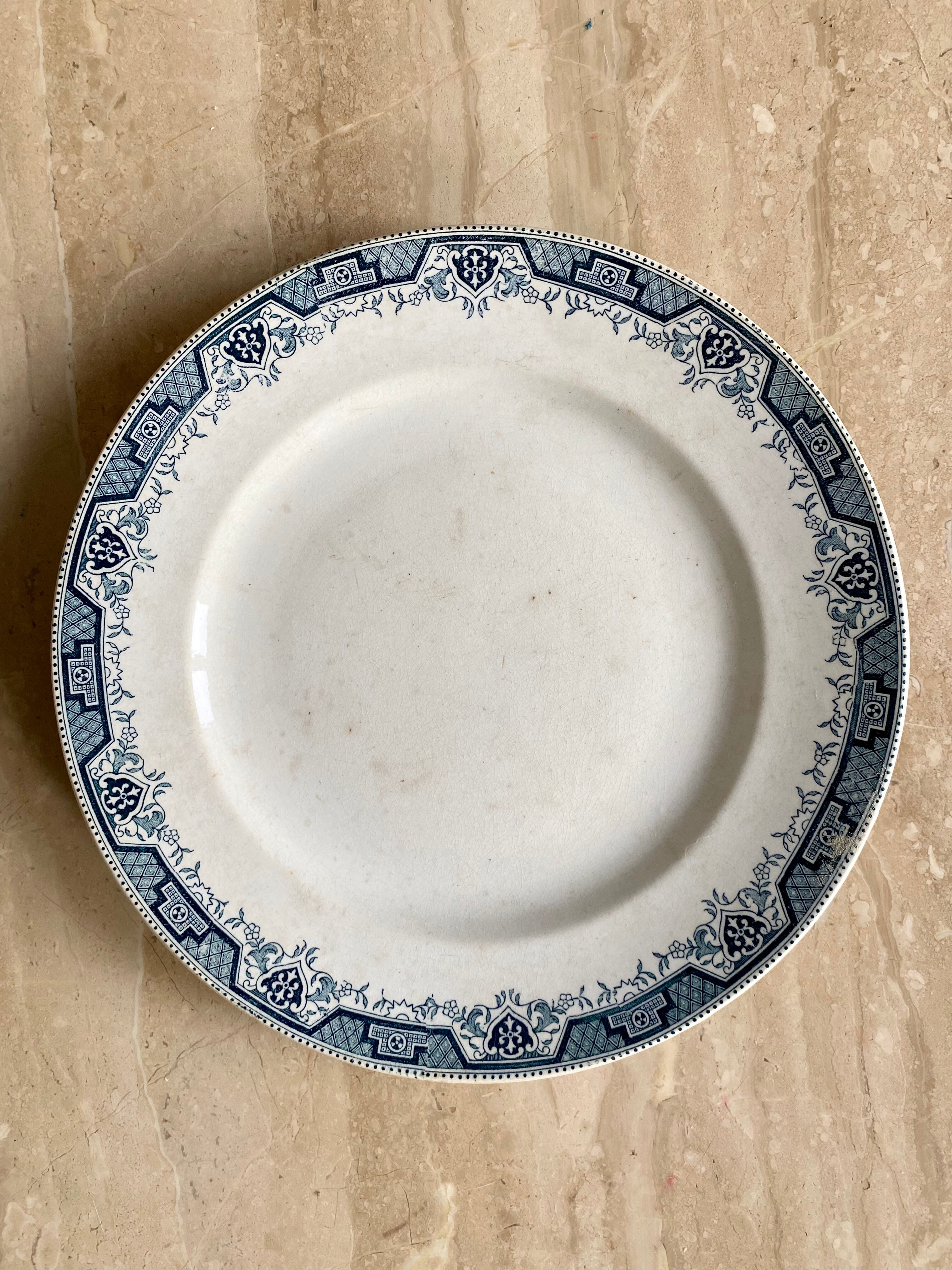Iron earth plate