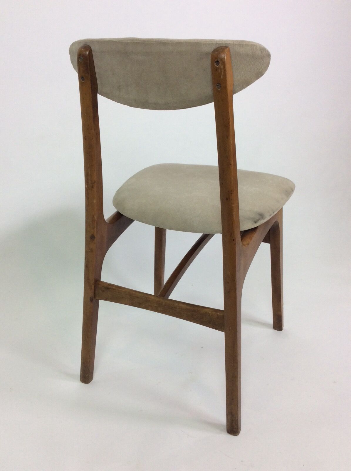 4 chairs "" 200-190 of Rajmund Teofil Hałas.