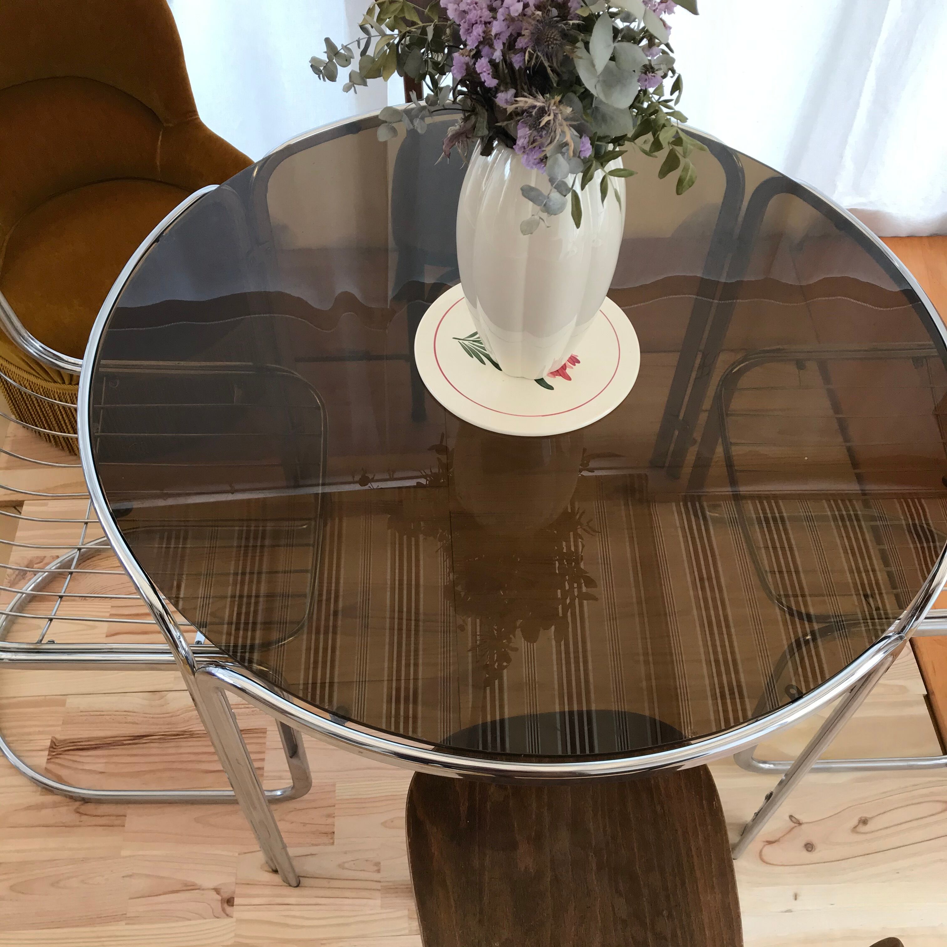 Vintage table round 70s