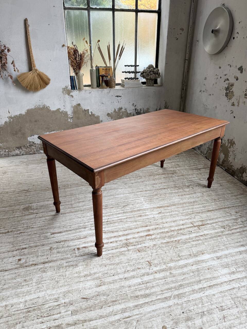 Turned leg cherry table 160cm