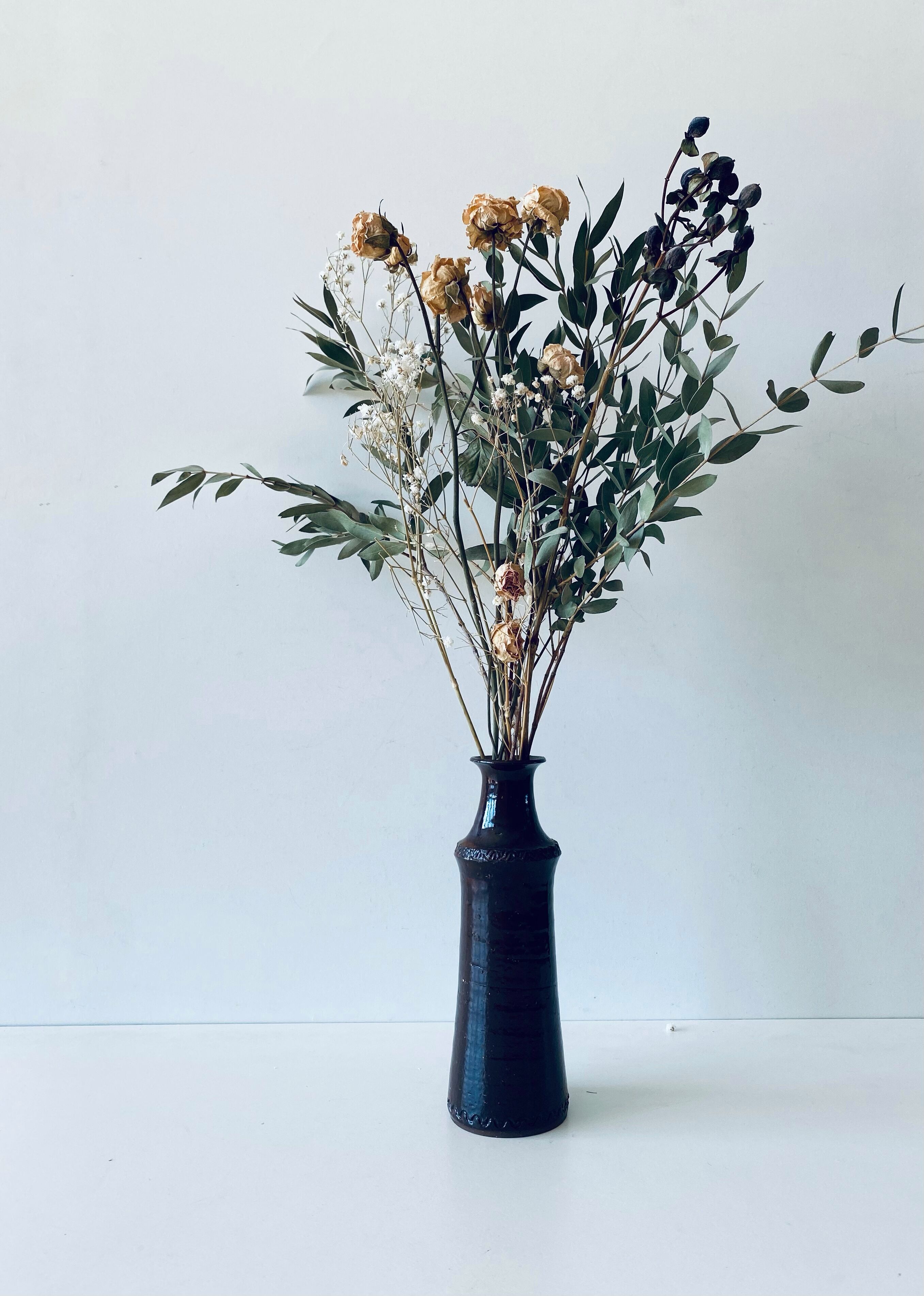 Tubular vase in glazed brown sandstone