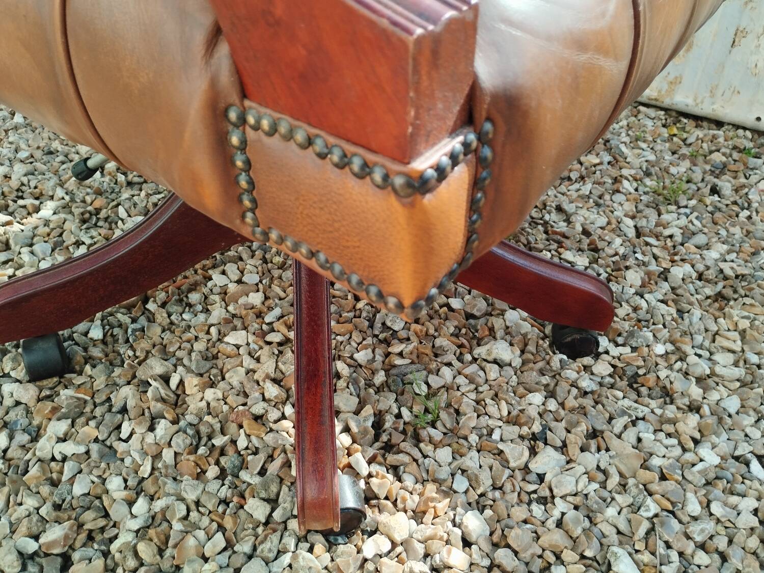 Chesterfield desk chair in antique leather