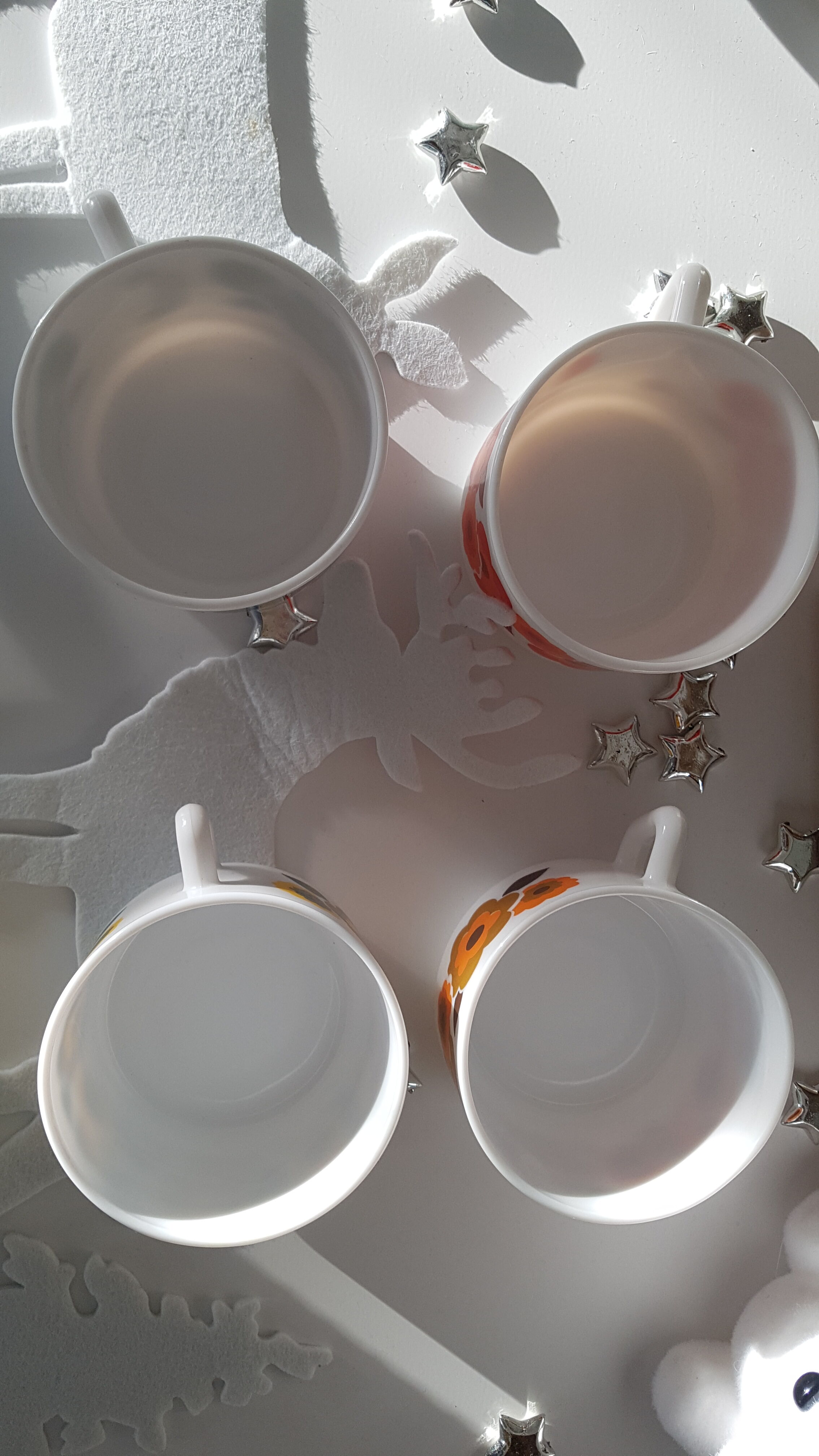 4 large Lotus Arcopal chocolate cups