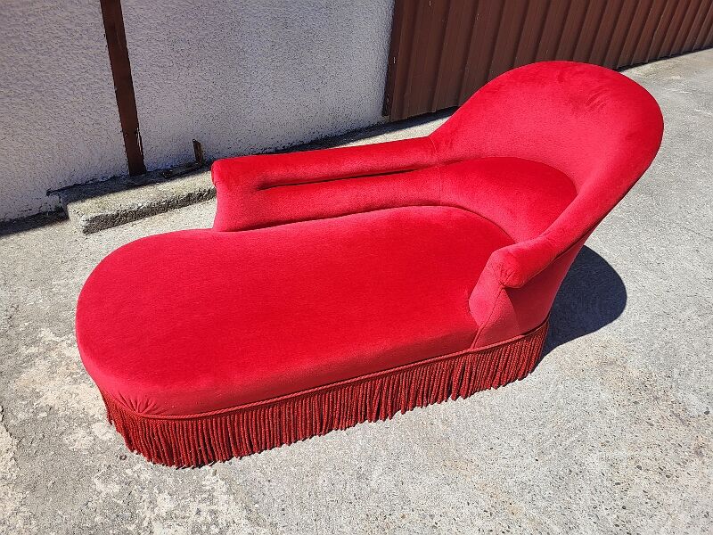 Meridian in red velvet 1900