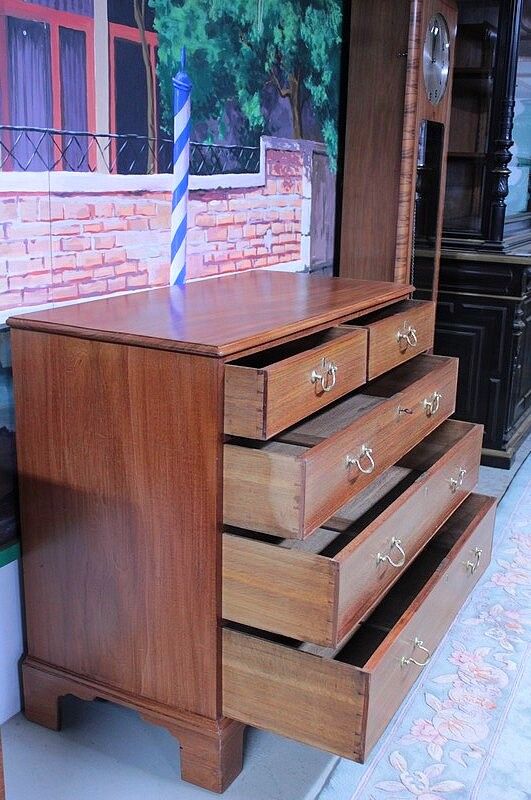 English chest of drawers mahogany XIX
