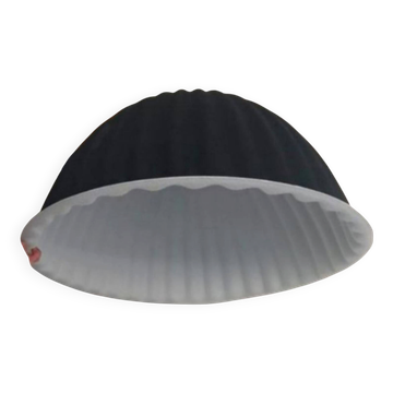 Suspension noire Under the Bell de Muuto