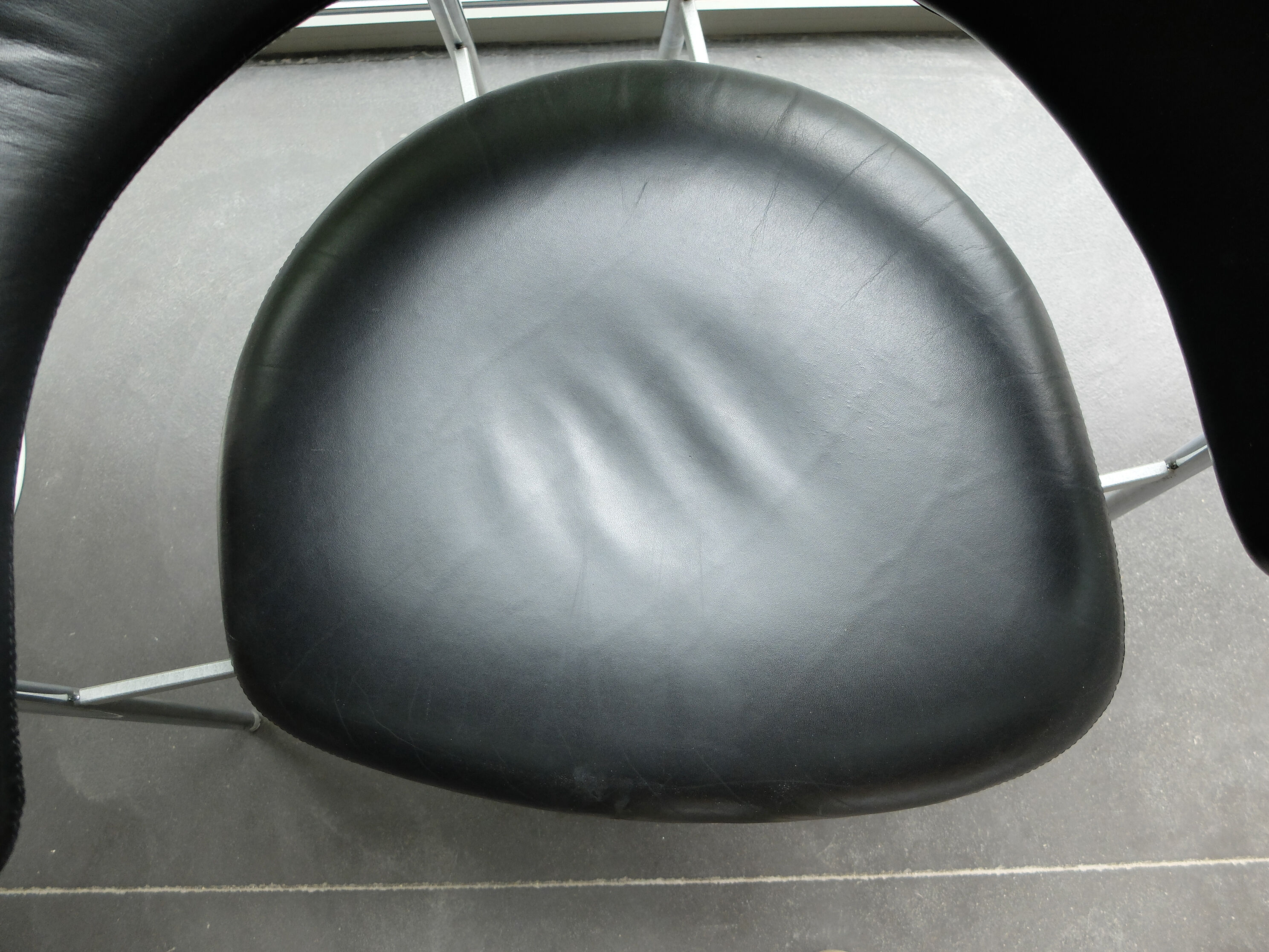 Divi lounge chair by Mark Van Tilburg for Leolux