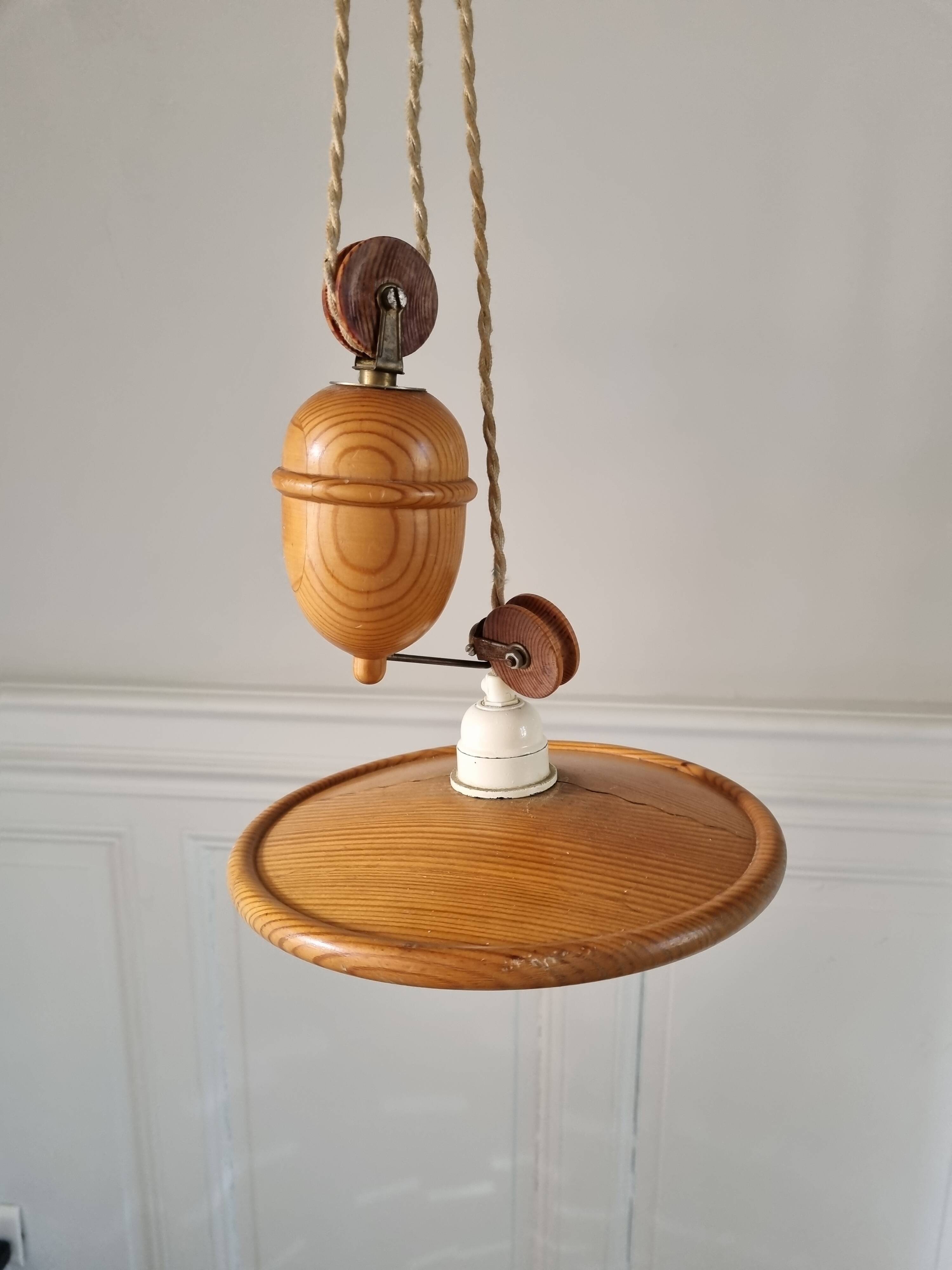 Vintage suspension up and down