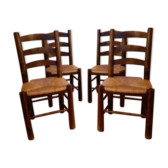 4 chaises vintage en bois massif.  style brutaliste. siège en paille.  très solides et très bon état