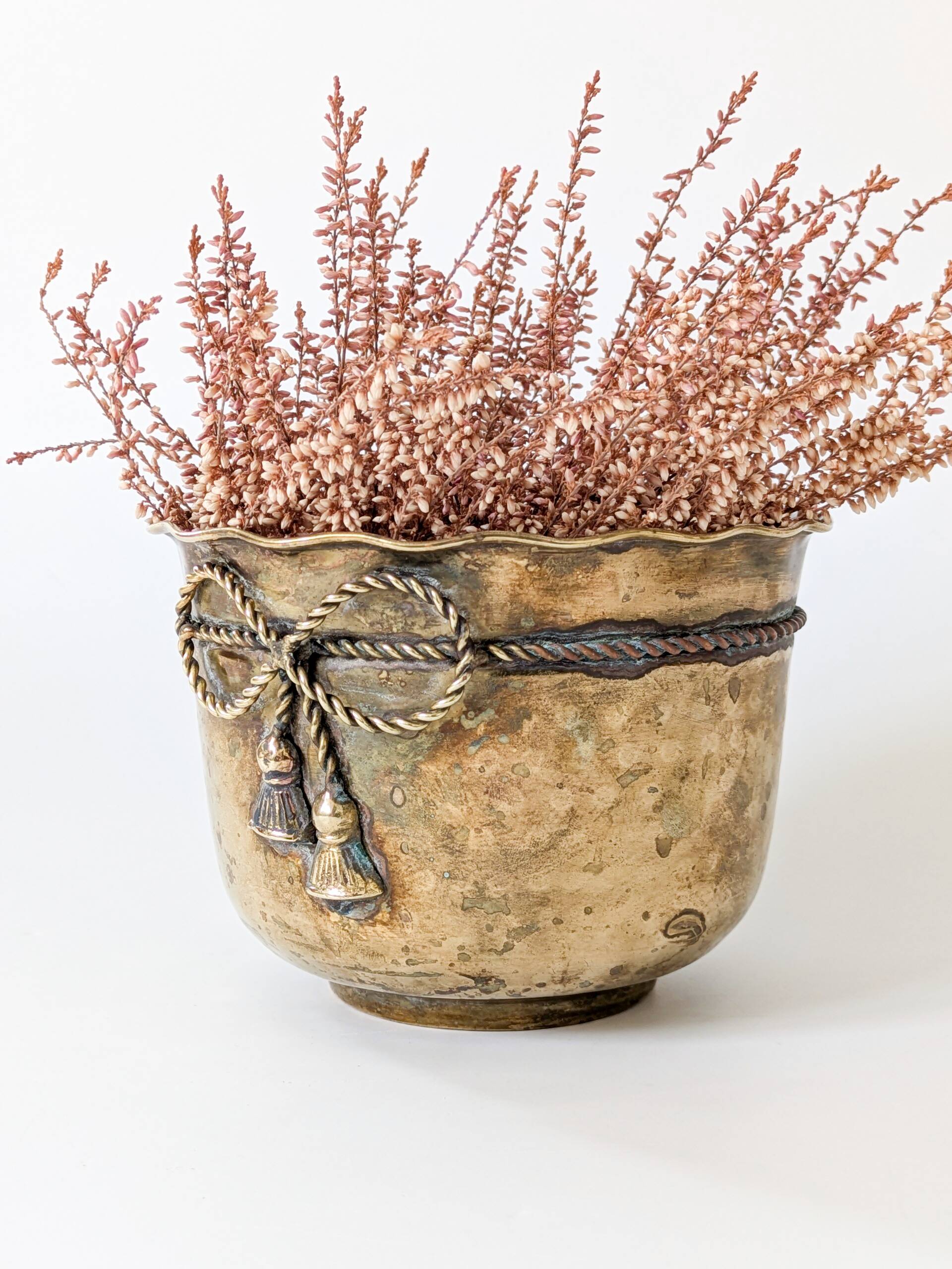 Cache-pot vintage en laiton bord ondulé corde nouée torsadée