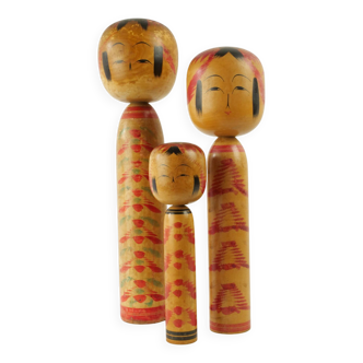 Set of 3 japanese kokeshi dolls.