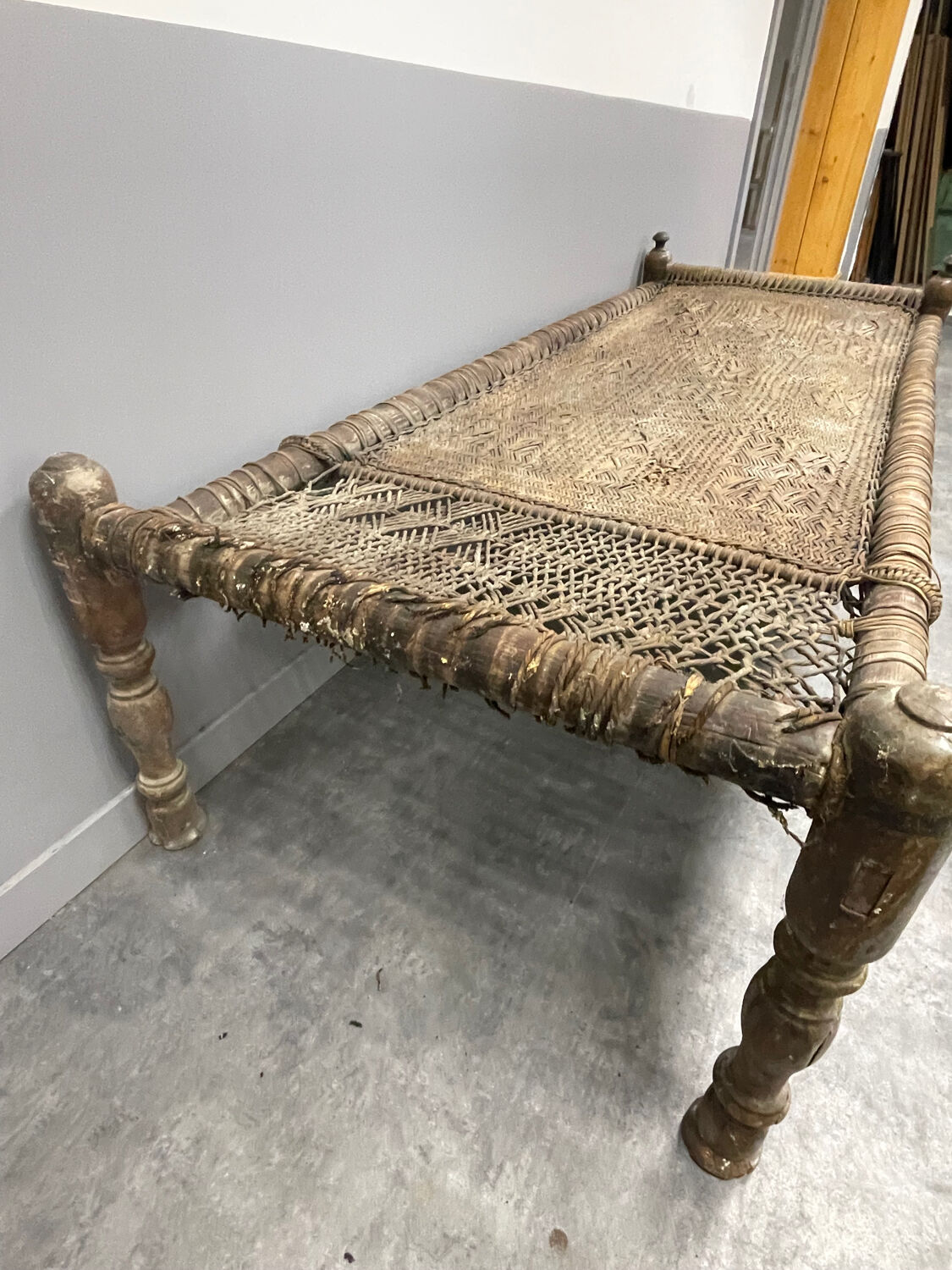 Traditional Indian lamp "sharpoï", around 1960.