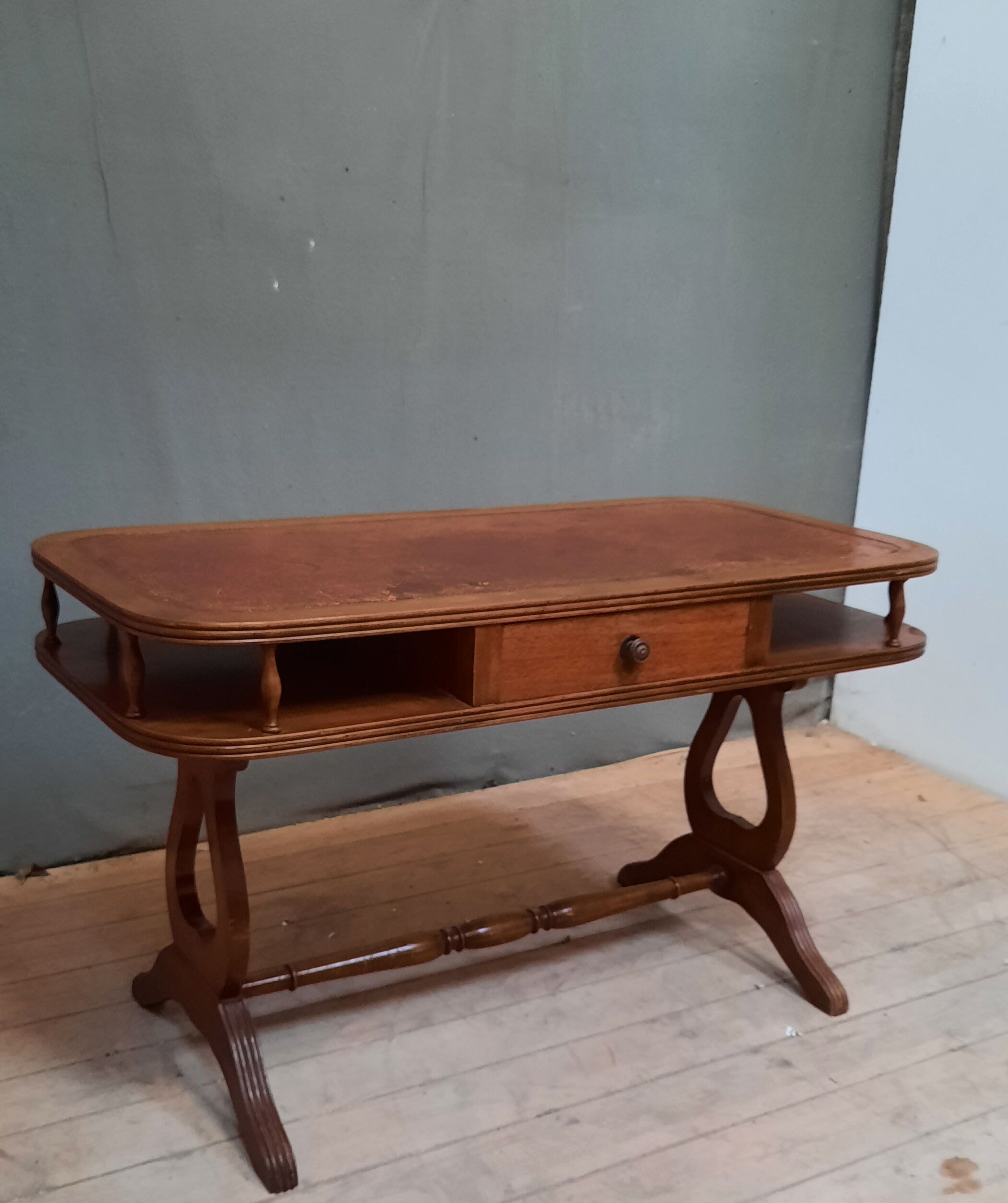 English coffee table dessu leather to a puller