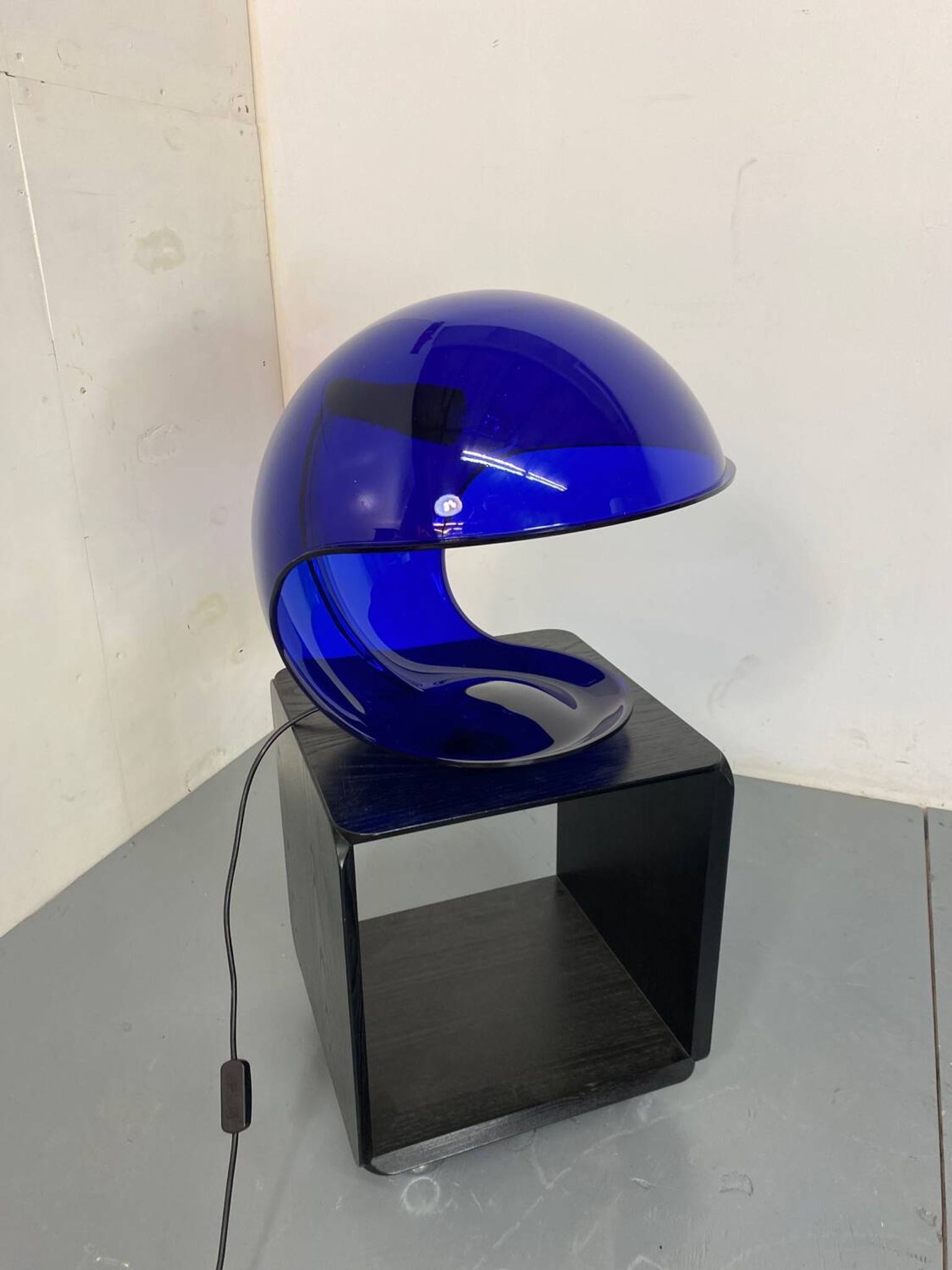Modern Italian Space Age Blue Foglia 634 Martinelli Table Lamp, by Elio Martinelli for Martinelli Luce, 1969