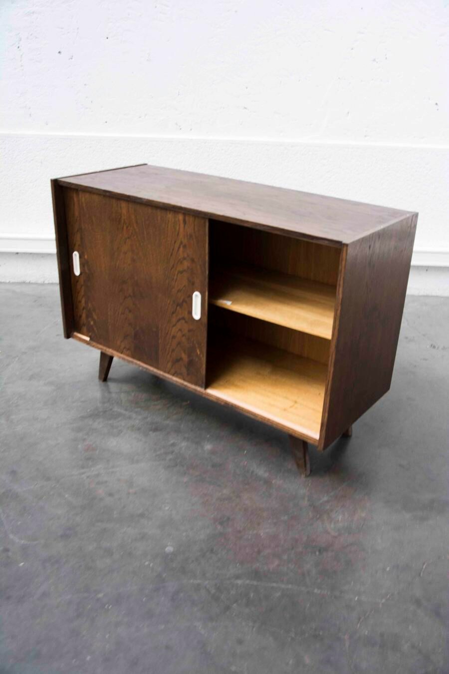 Jiroutek sliding door buffet