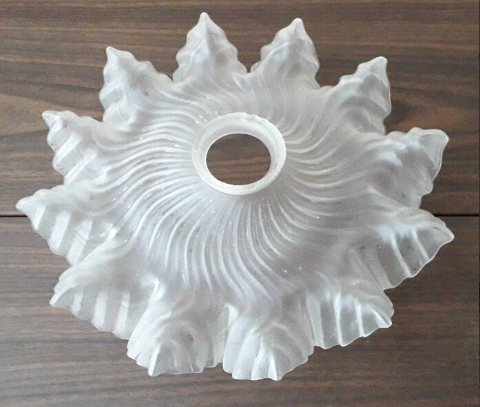 Superb vintage Art Deco glass lampshade, pendant.