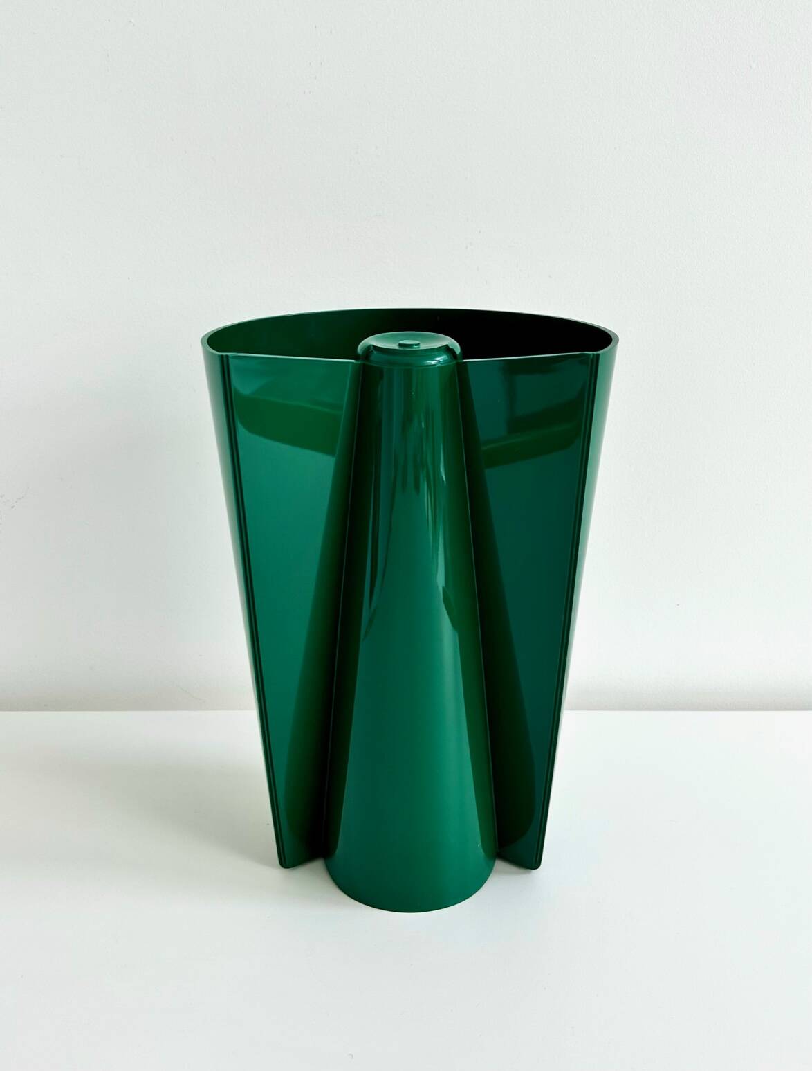 Vase réversible Pago Pago de Enzo Mari pour Danese Alessi 1969