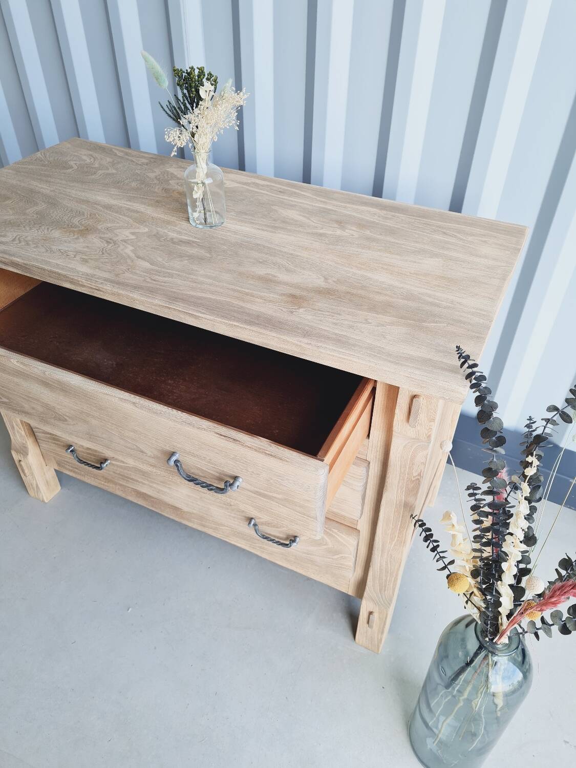 Solid wood chest of drawers