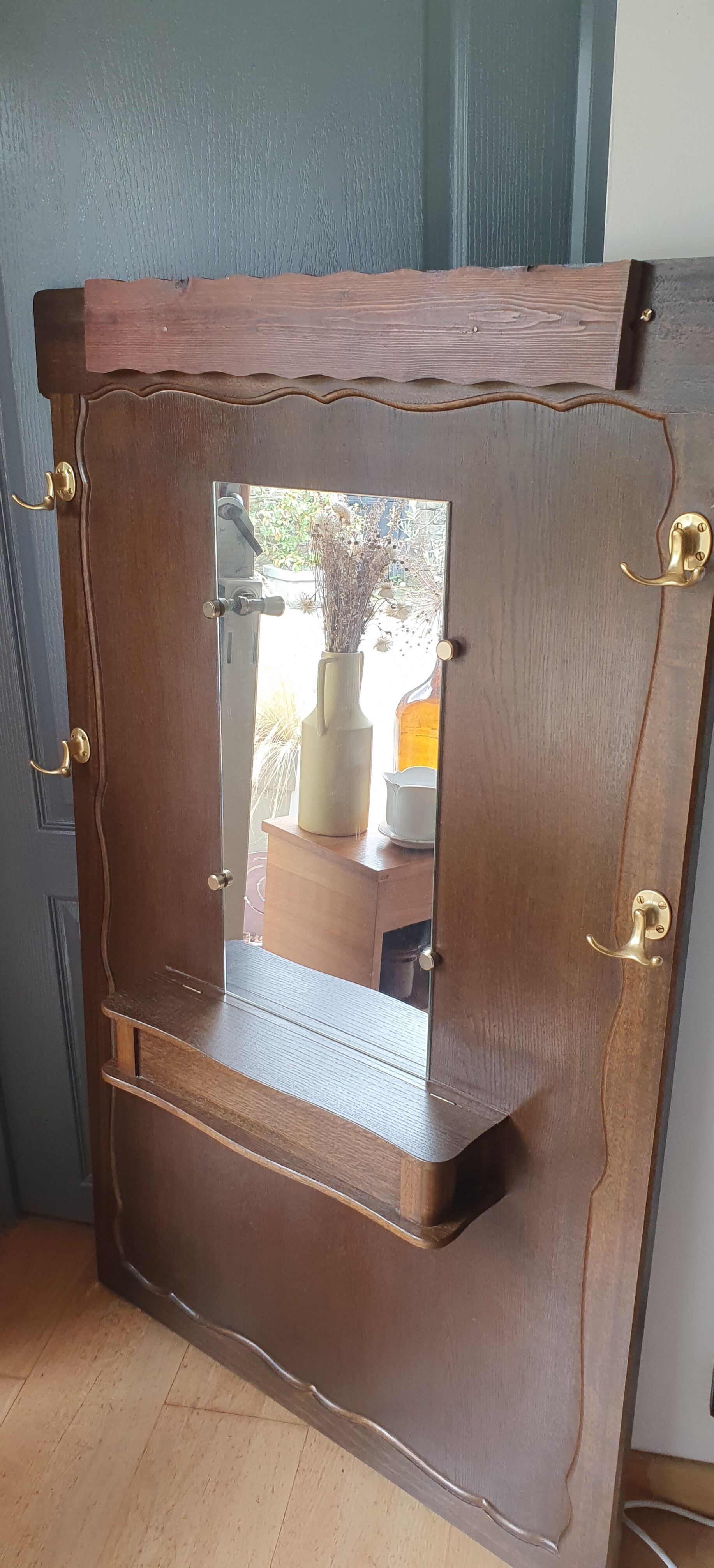 Entrance cloakroom
