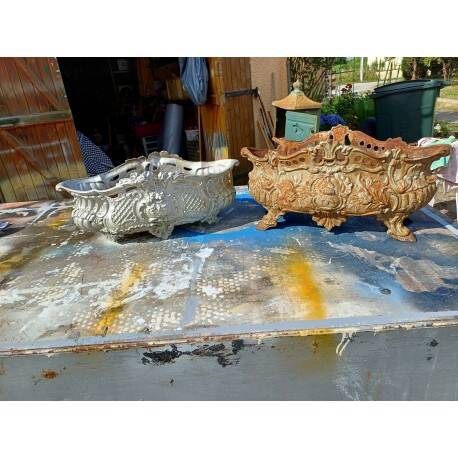 Pair of cast iron planters from 1900 from Charleville-Mézières, rocaille style