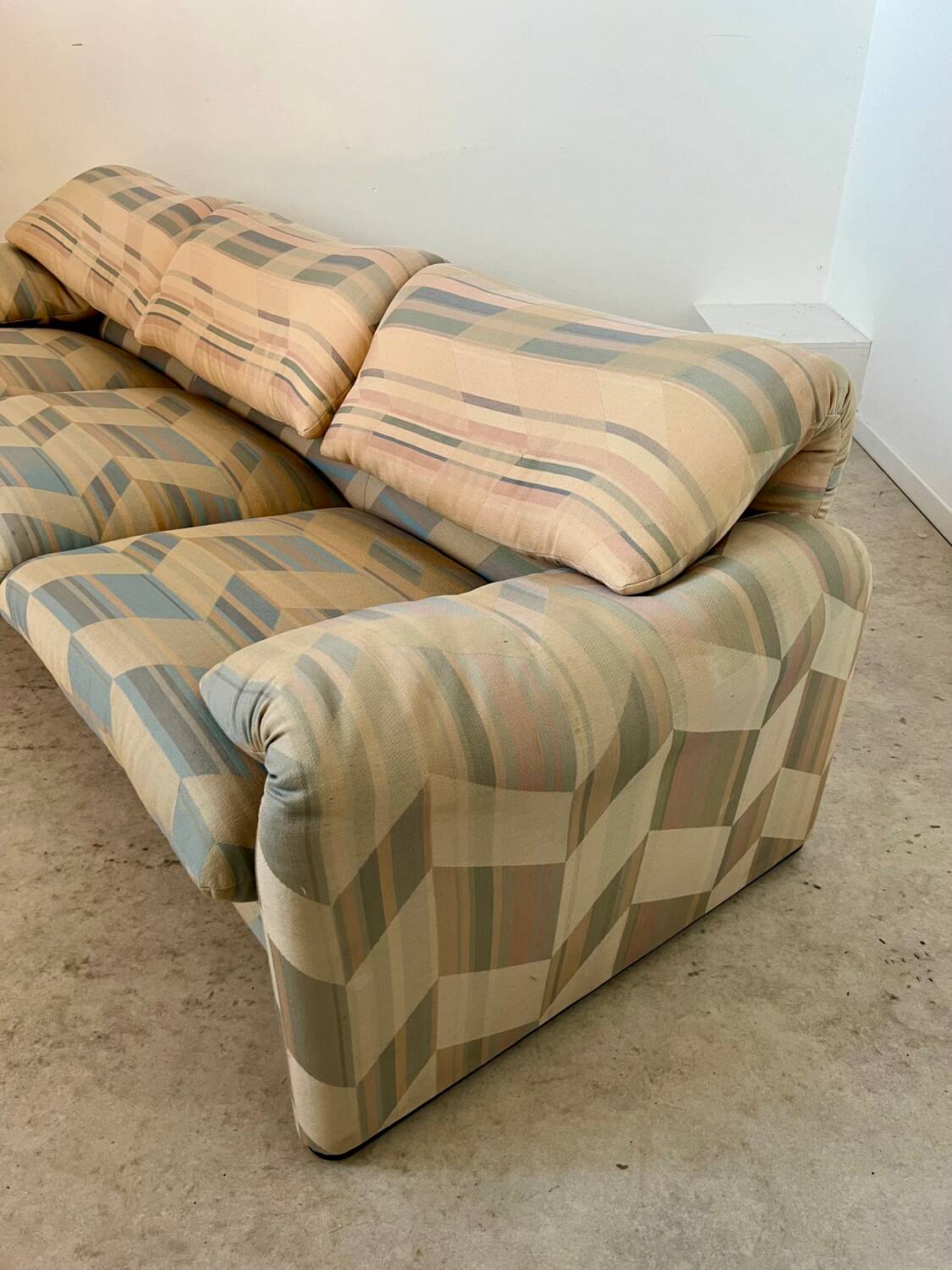 Ancien canapé Maralunga 3 places design italien des années 70 Cassina tissu patchwork