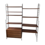 Self-supporting modular wall shelf
