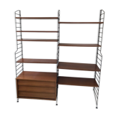 Self-supporting modular wall shelf