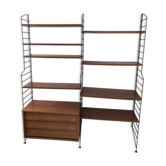 Self-supporting modular wall shelf