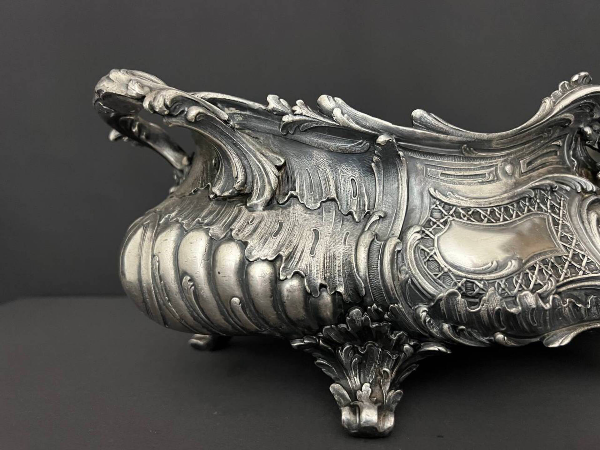 Large table planter in silvered bronze, Louis XV style.