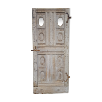 Old door eighteenth moldings and windows few ovals
