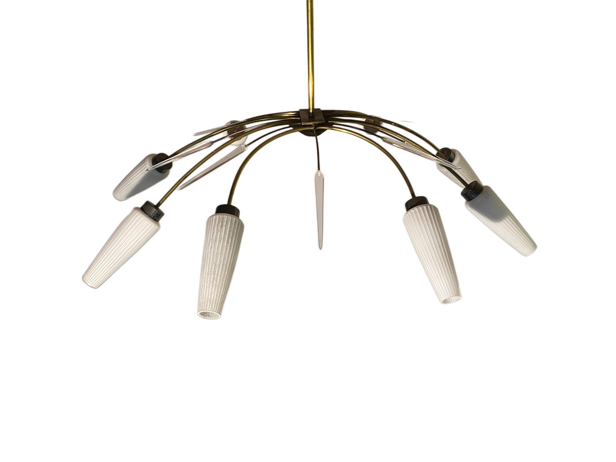 Vintage 8-light chandelier in brass and ribbed opaline glass