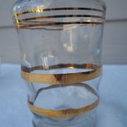 Golden liqueur service from the 1950s-1960s and its 12 glasses.