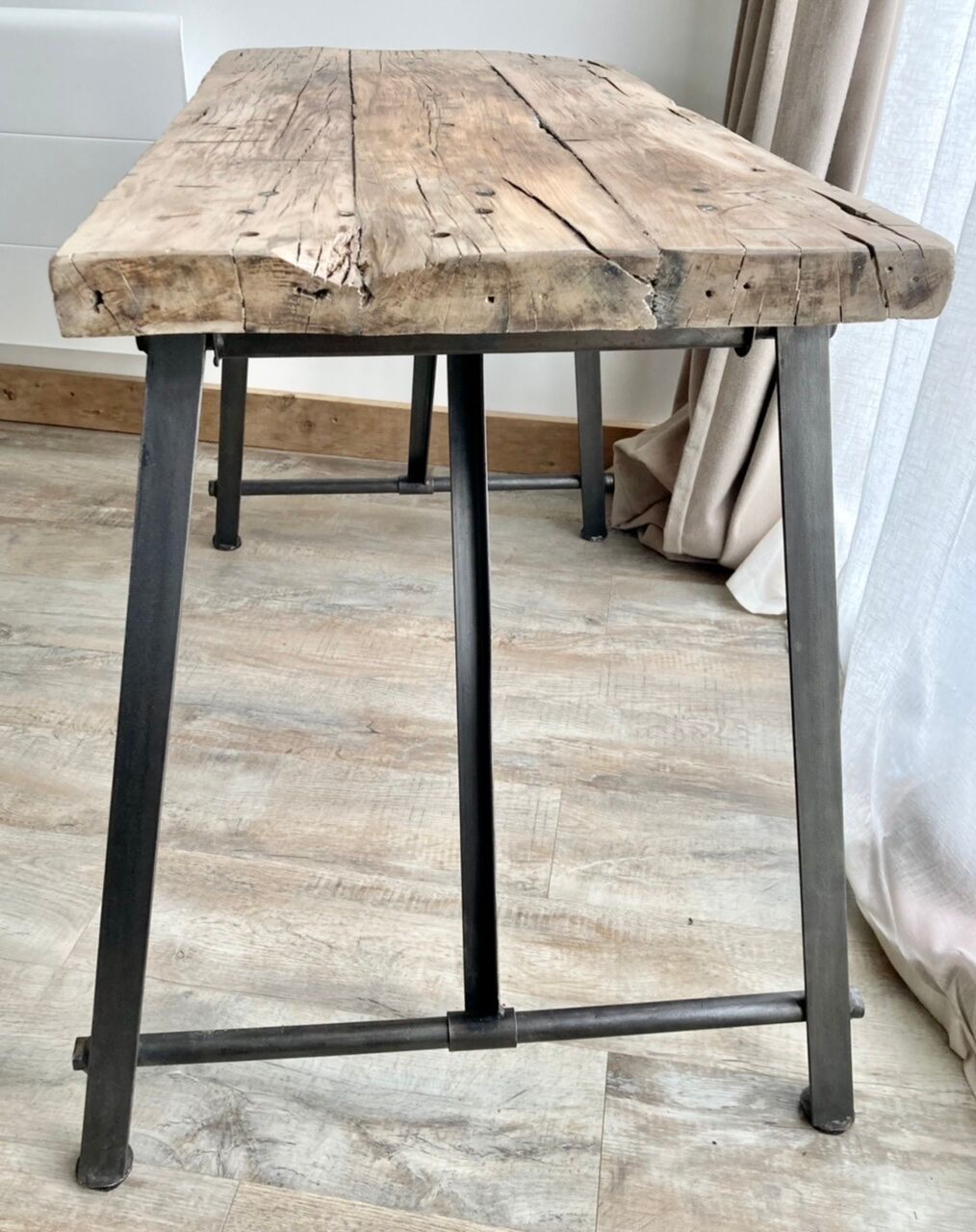 Wooden set and metal legs