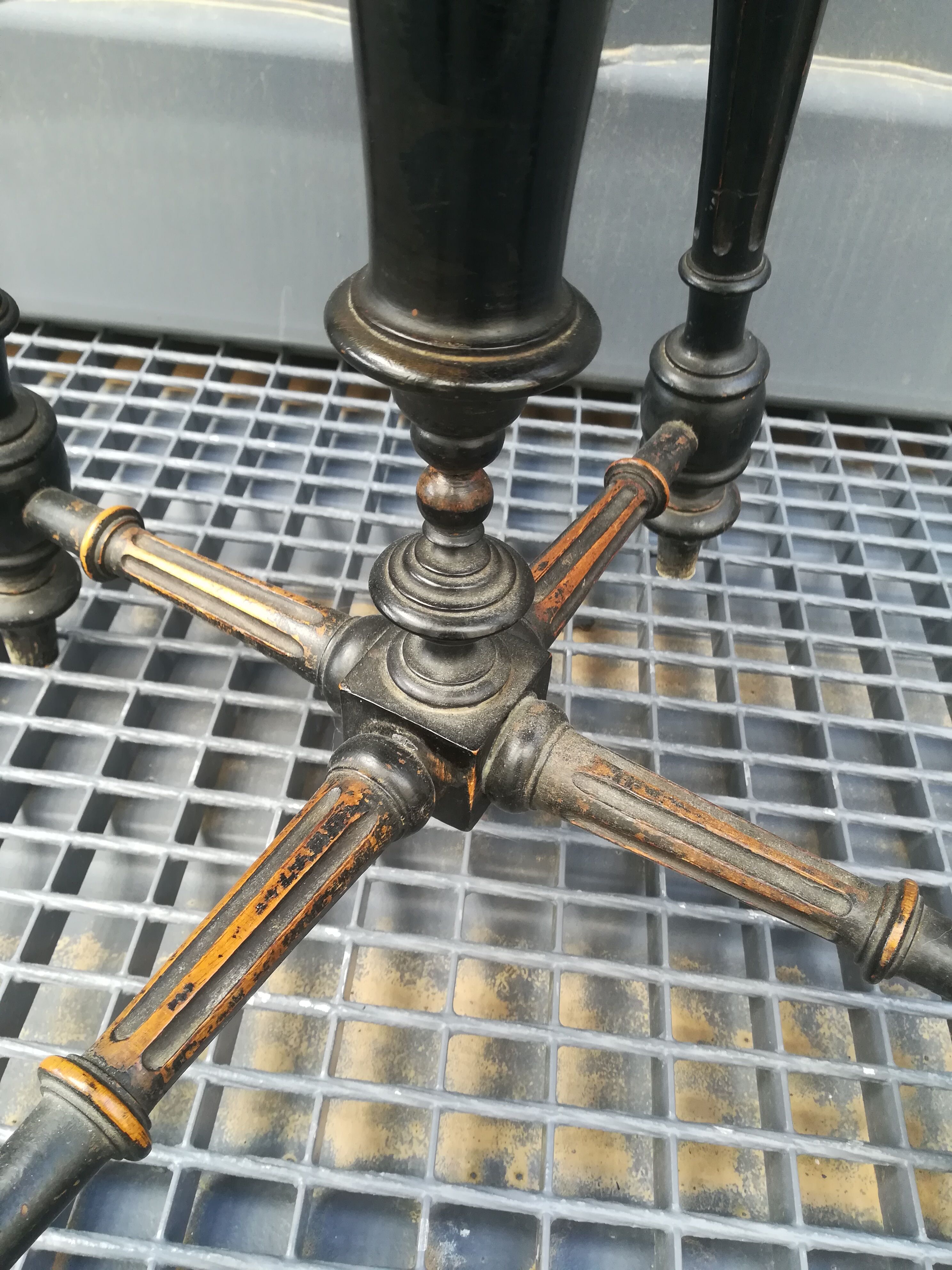 Adjustable piano stool