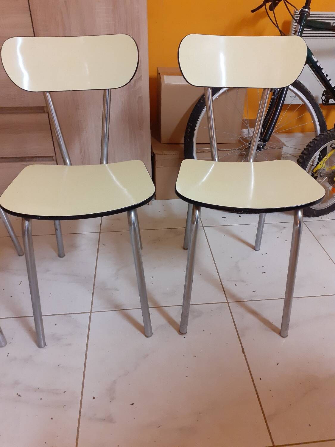 Formicat chairs