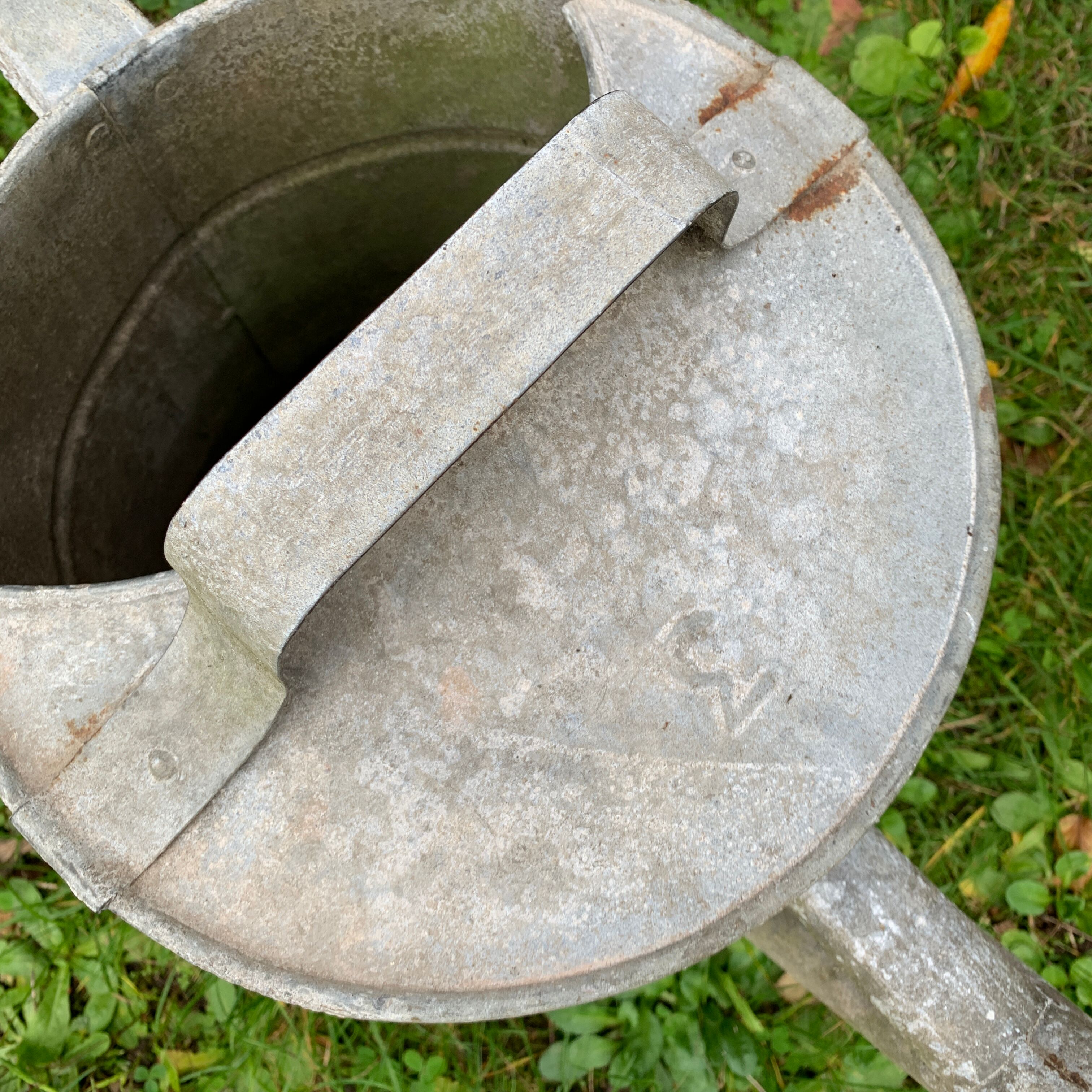 Zinc watering can