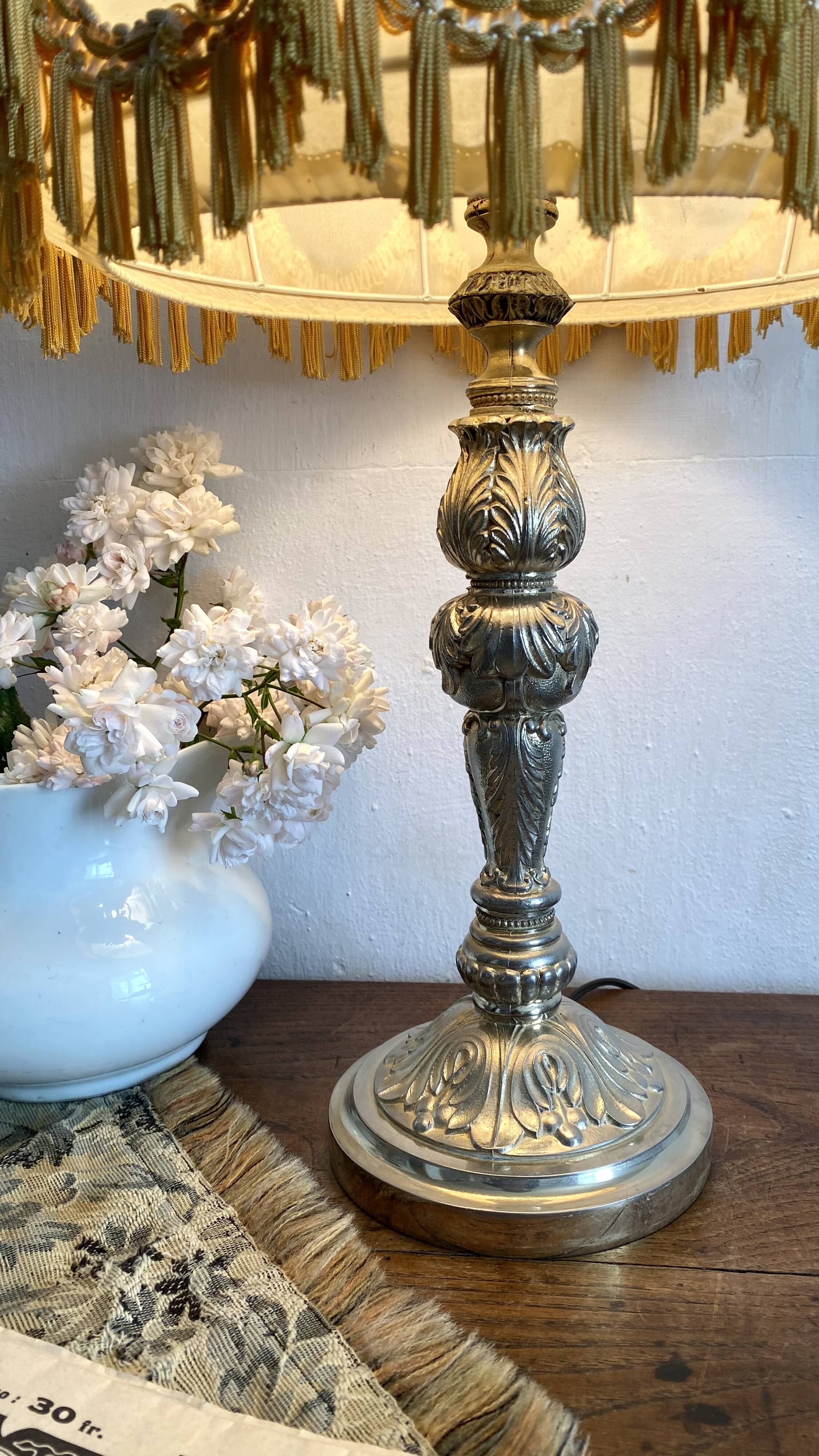 56 cm retro lamp in silver metal with fringed lampshade