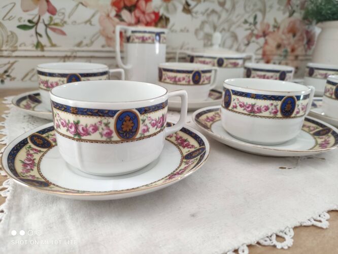 Service à thé ou café long 8pers 18pces en porcelaine Czechoslovakia frise bleue roses anciennes