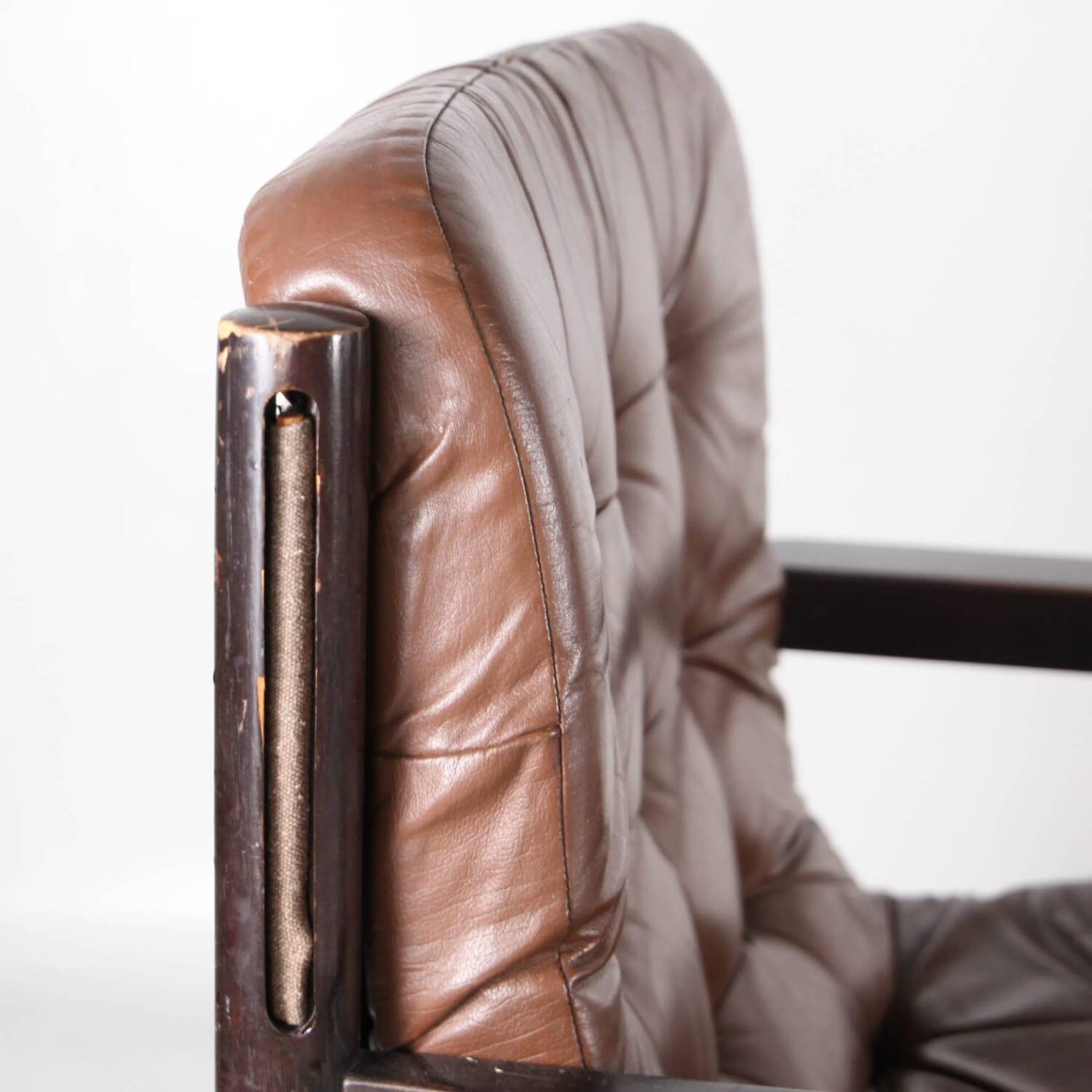 Paire de fauteuils en cuir