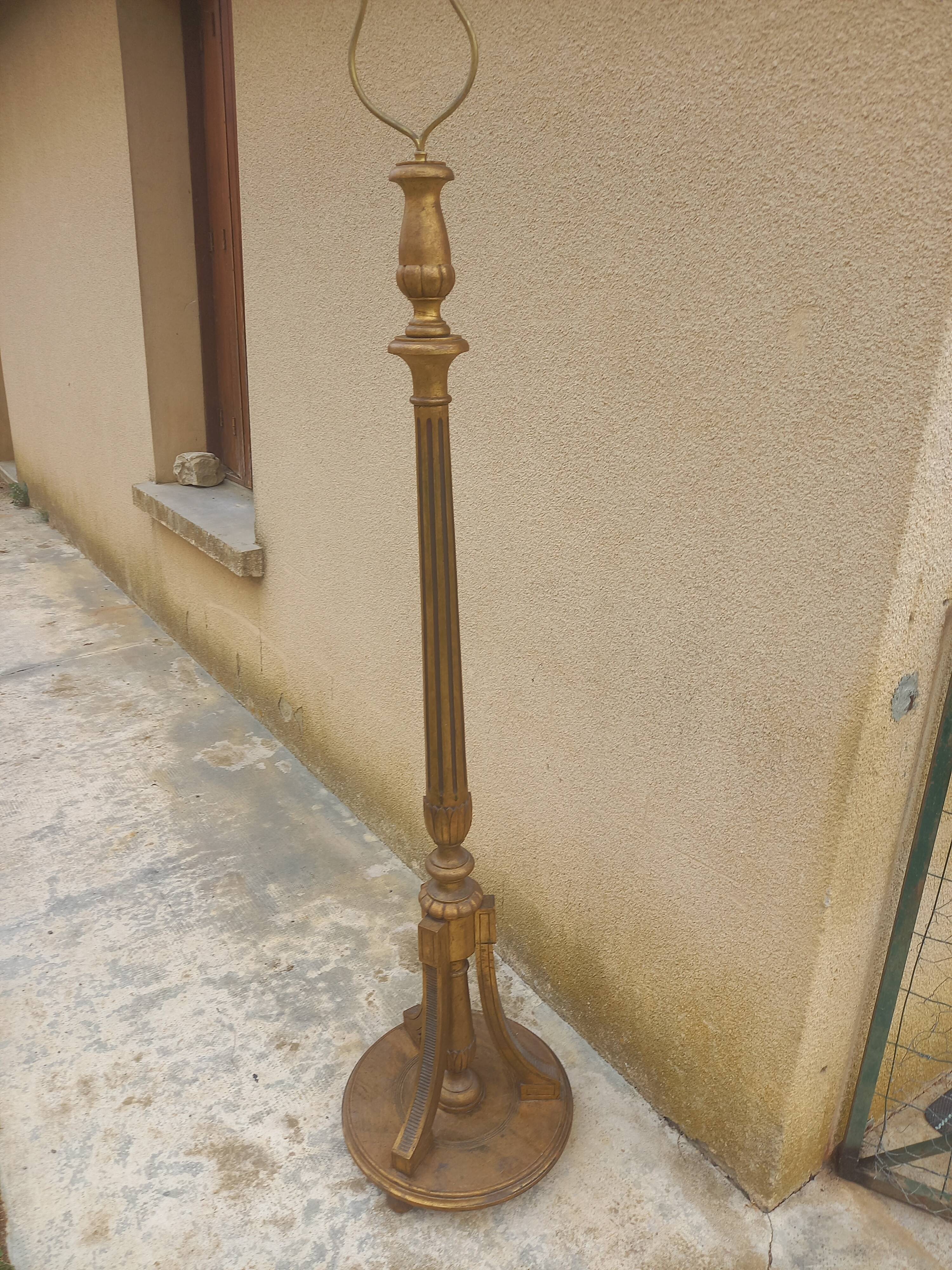 Floor lamp foot in gilded wood