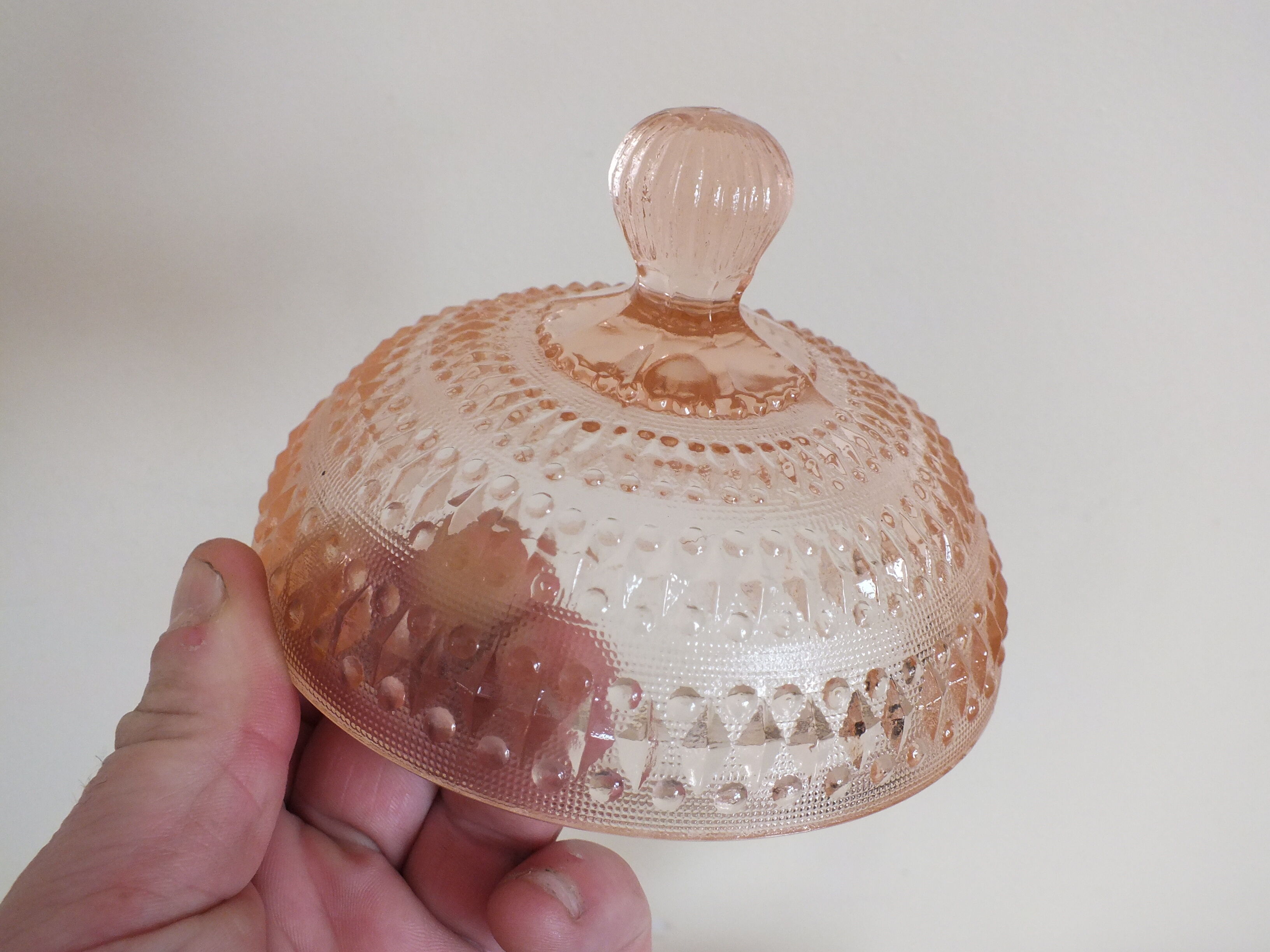 Drageoir or sugar bowl in pink molded glass, rosaline